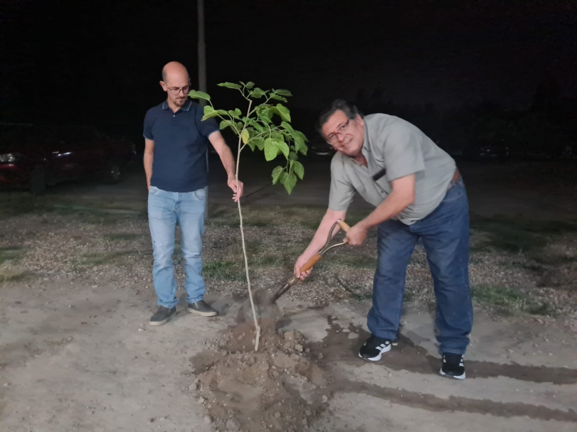 imagen Se plantaron los árboles N°21 y N°22 por parte de la Delegación de San Rafael