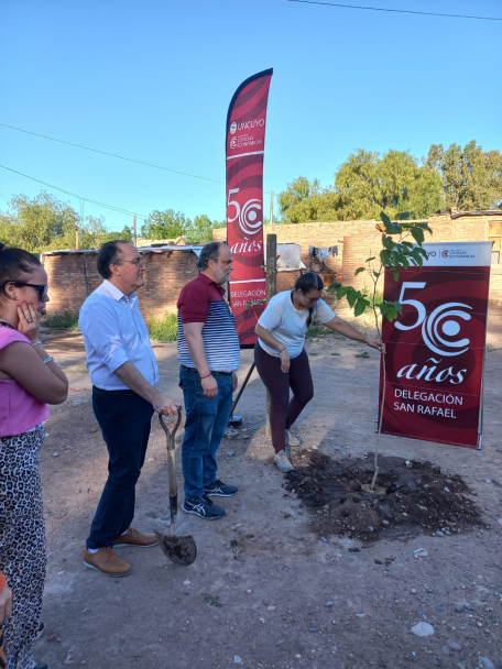 imagen La Sede San Rafael continúa con la plantación de árboles en conmemoración del 50° aniversario