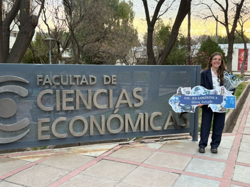 imagen La Facultad celebra a sus nuevos egresados/as