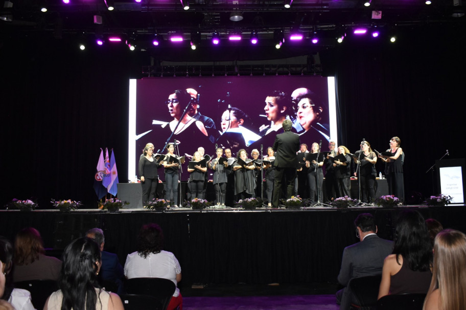 imagen La Facultad celebró a sus nuevos graduados/as en el Acto de Juramento y Colación de Grado 2024-2025
