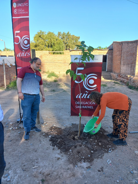 imagen La Sede San Rafael continúa con la plantación de árboles en conmemoración del 50° aniversario