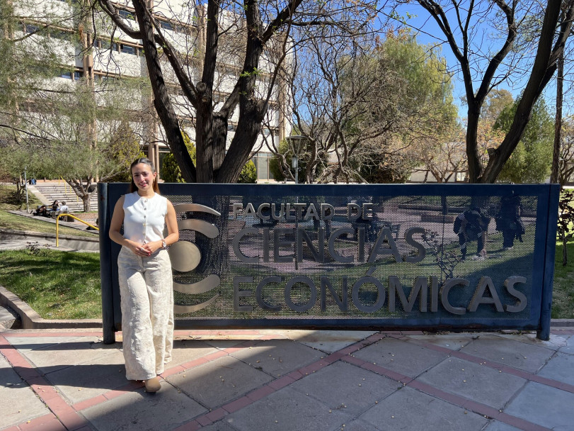 imagen La Facultad celebra a sus nuevos egresados/as