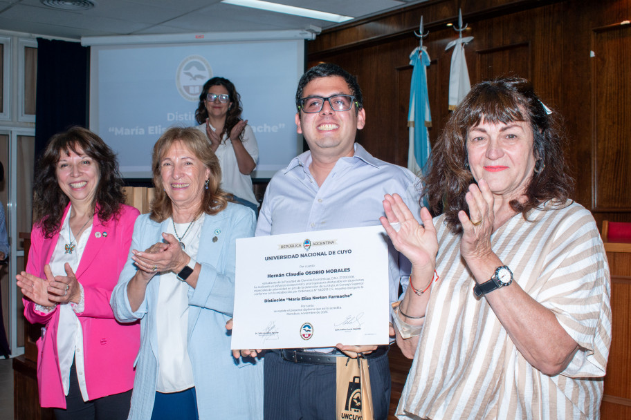 imagen Estudiantes y egresados de nuestra Facultad recibieron la distinción Norton Farmache