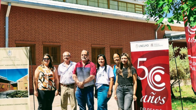 imagen La Delegación San Rafael y la Escuela Geary plantaron los árboles 27 y 28