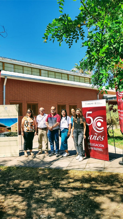 imagen La Delegación San Rafael y la Escuela Geary plantaron los árboles 27 y 28