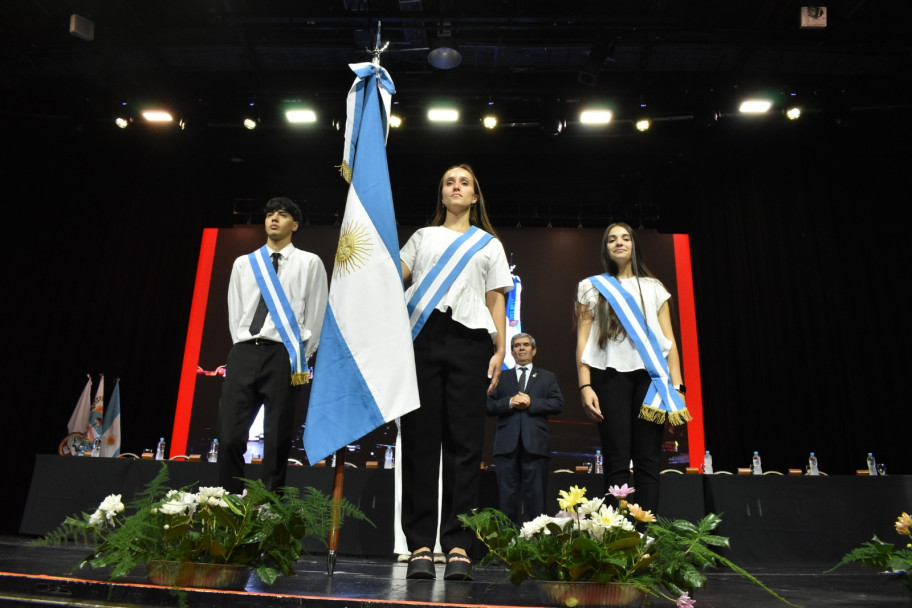 imagen La Facultad celebró a sus nuevos graduados/as en el Acto de Juramento y Colación de Grado 2024-2025