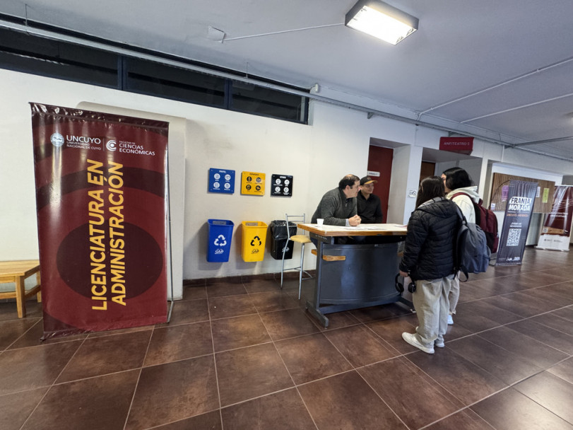 imagen Con una gran concurrencia de jóvenes se realizó la Facultad Abierta en sede central y este