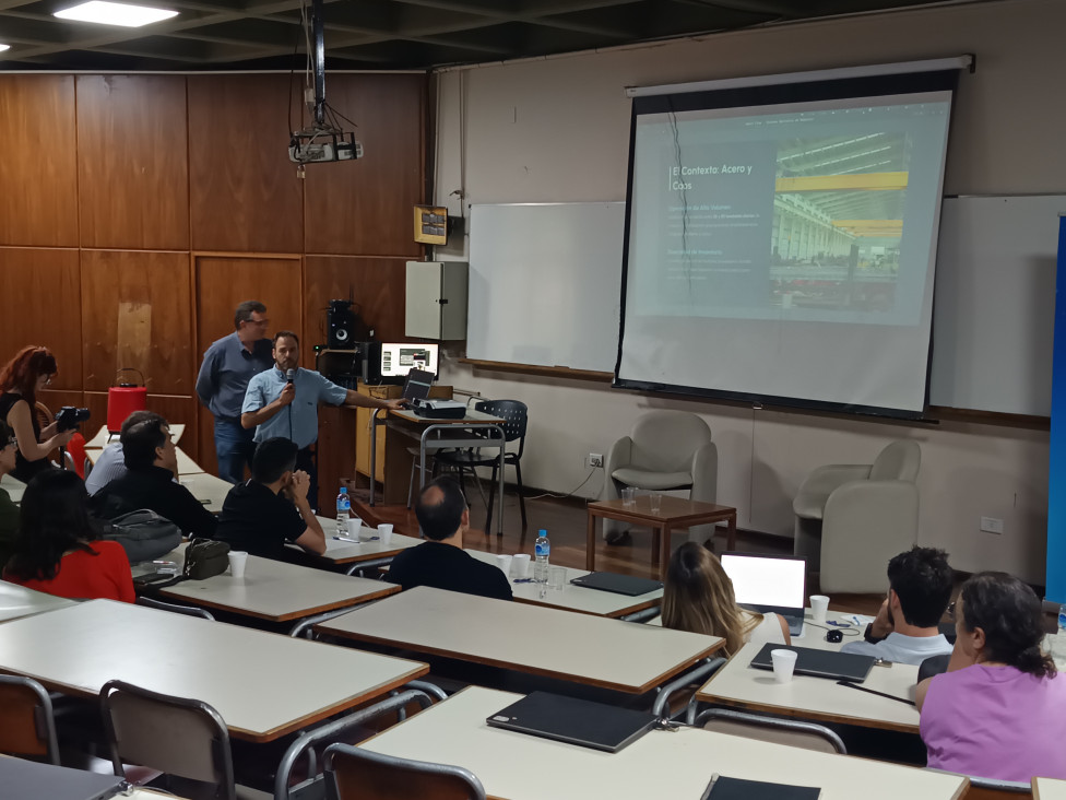 imagen Se realizó el HackIAton Notion + IA en Económicas 