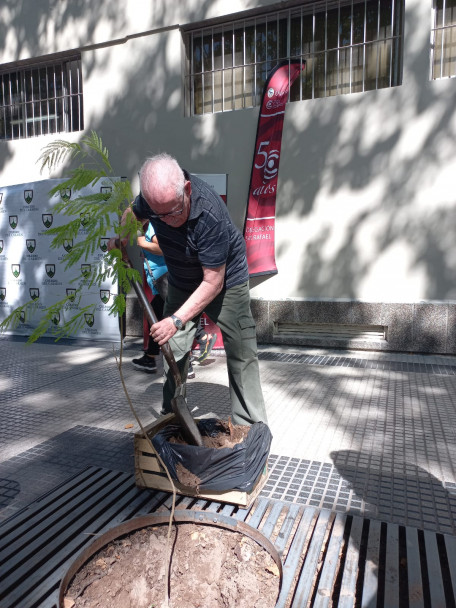 imagen Se plantó el árbol N°18 por parte de la Delegación de San Rafael