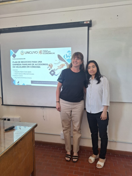 imagen La Facultad celebra a sus nuevos egresados/as