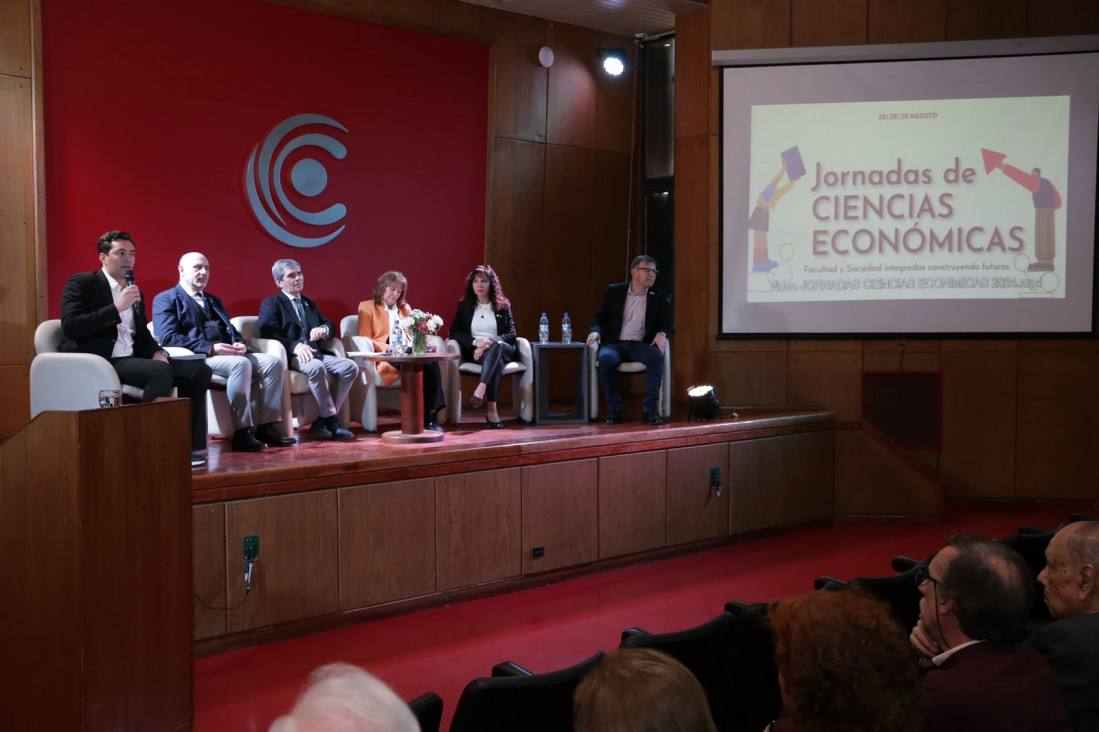 imagen Se desarrolló el panel "Oportunidades para estudiantes y graduados de Ciencias Económicas"