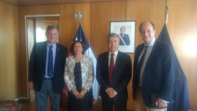 imagen El Gobernador de Mendoza y el intendente de la Quinta Región de Chile firmaron un convenio de colaboración para sentar las bases del desarrollo del comercio y la logística a través de los Andes Áridos