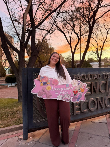 imagen La Facultad celebra a sus nuevos egresados/as