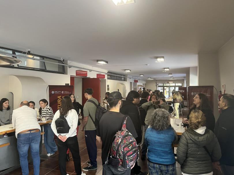 imagen Con una gran concurrencia de jóvenes se realizó la Facultad Abierta en sede central y este