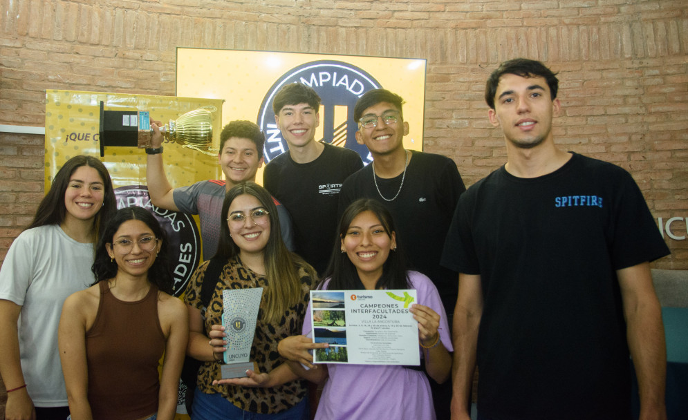 imagen Nuestra Facultad recibió el trofeo de las Olimpiadas Interfacultades 2024