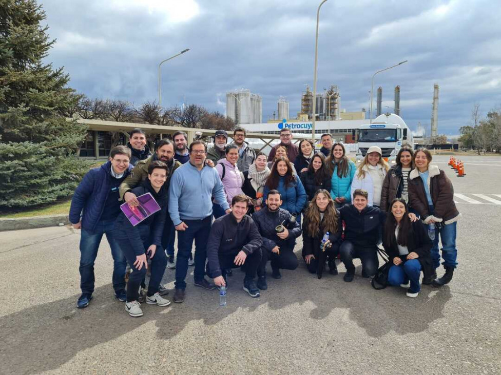 imagen Estudiantes de la Maestría en Administración de Negocios visitaron una empresa petroquímica