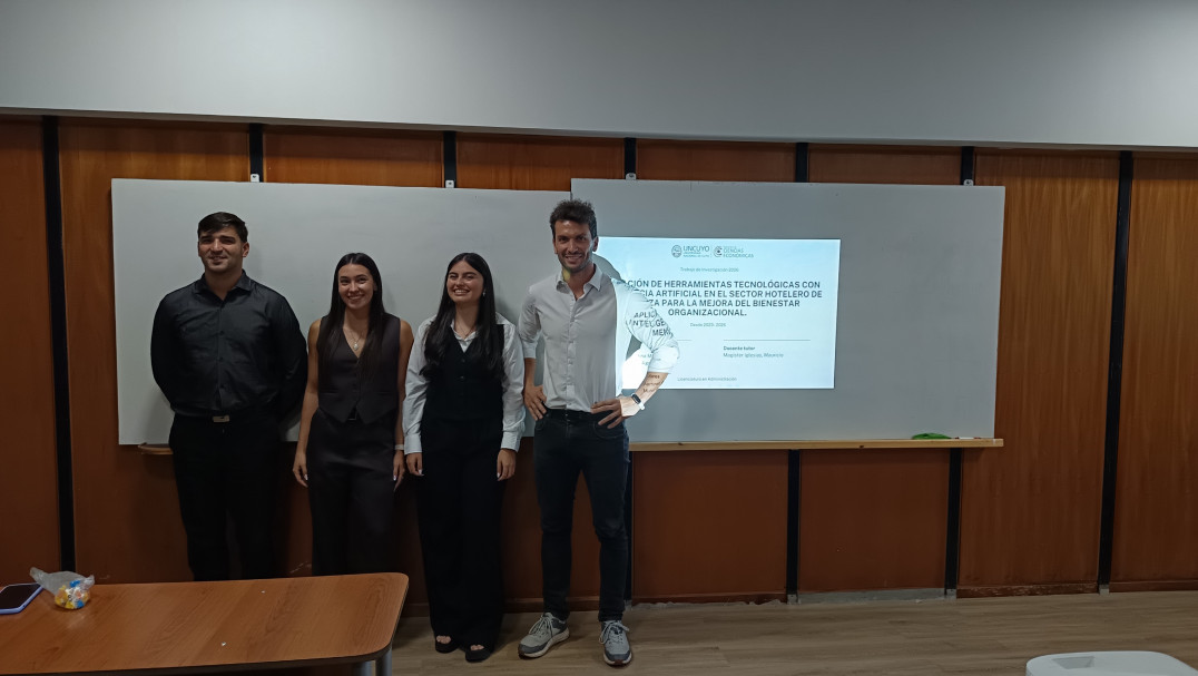 imagen La Facultad celebra a sus nuevos egresados/as