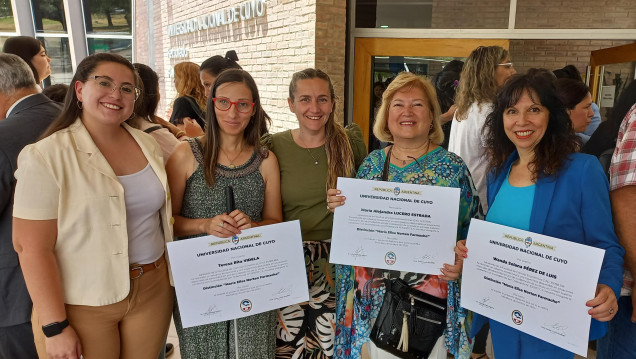 imagen Estudiantes de la Facultad de Ciencias Económicas recibieron la distinción "María Elisa Norton Farmache"