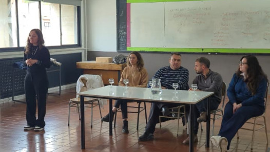 imagen La FCE participó del Panel de Profesionales en el Colegio Universitario Central