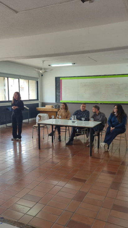 imagen La FCE participó del Panel de Profesionales en el Colegio Universitario Central