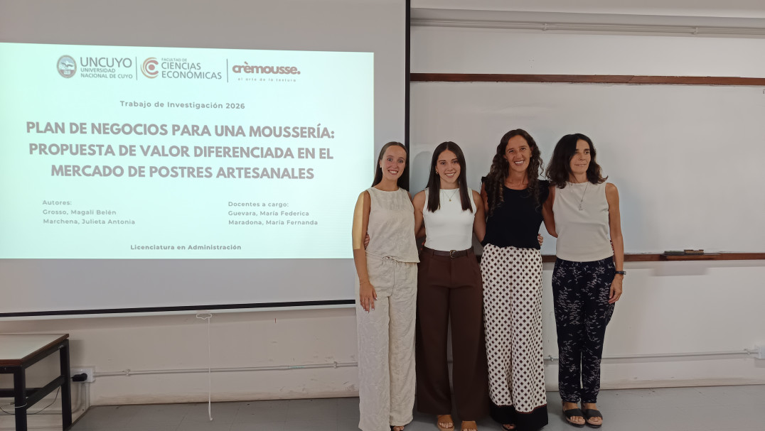 imagen La Facultad celebra a sus nuevos egresados/as