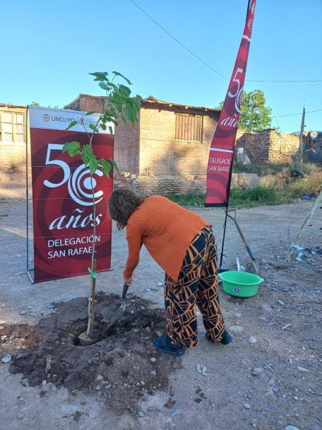 imagen La Sede San Rafael continúa con la plantación de árboles en conmemoración del 50° aniversario