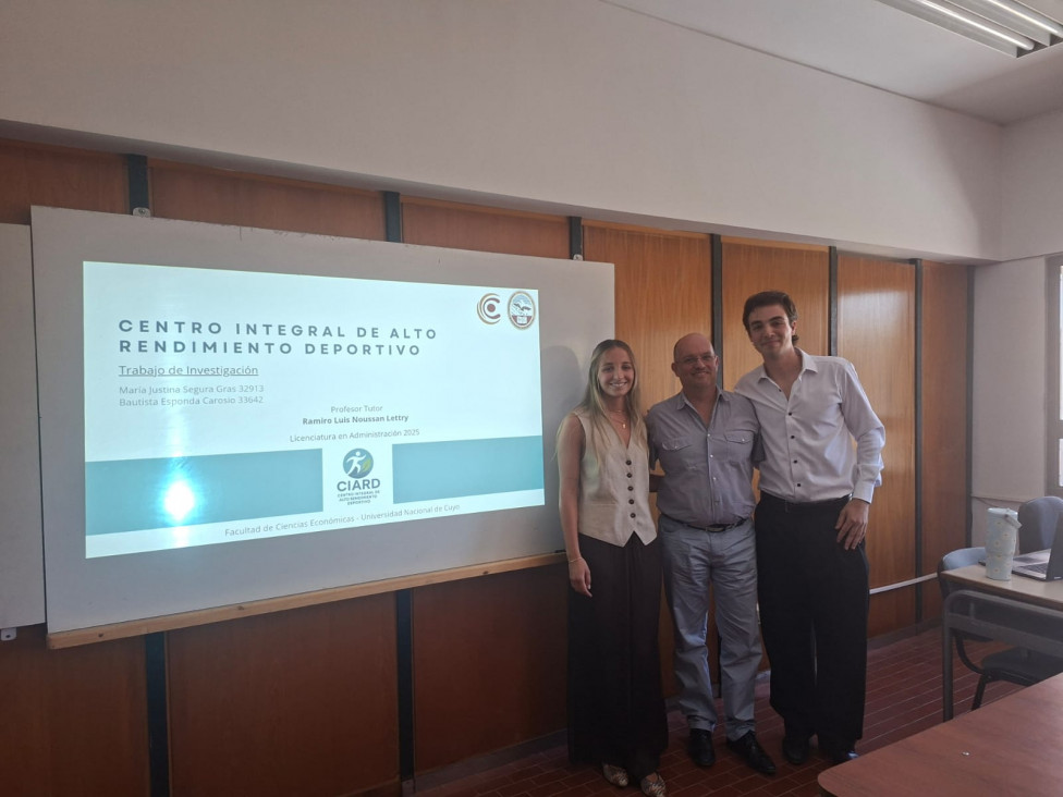 imagen La Facultad celebra a sus nuevos egresados/as