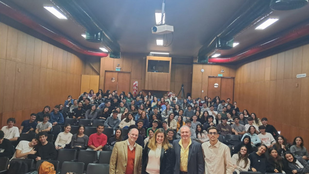 imagen Administración en Acción: visita de referentes y acciones de vinculación con el medio: encuentro con Jorge Parera, CEO de Cadena de Farmacias CHESTER