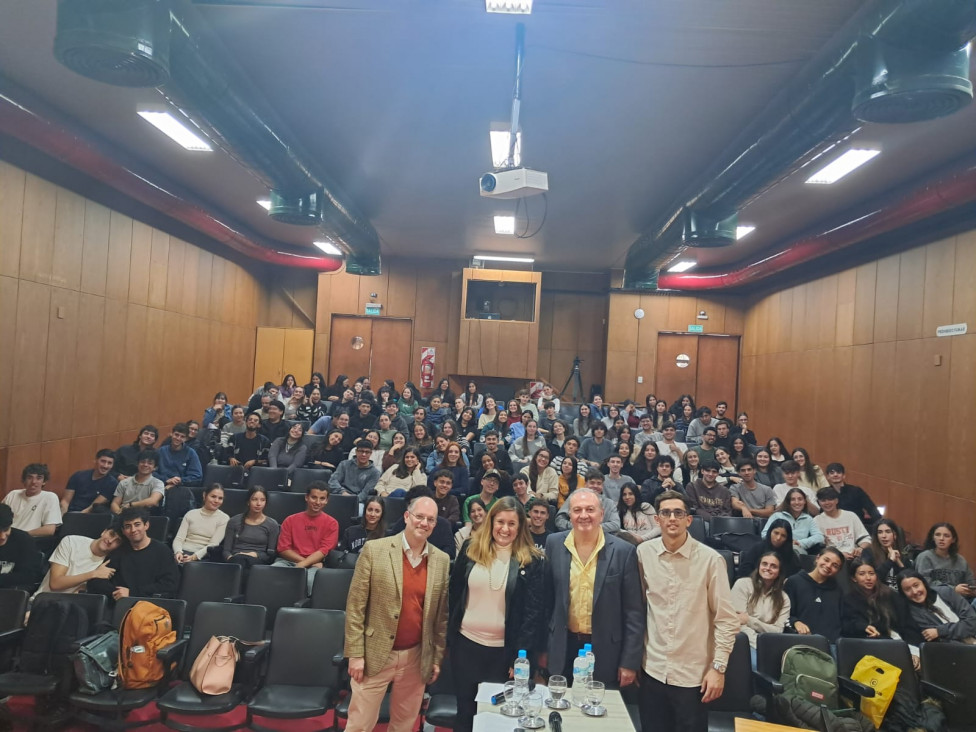 imagen Administración en Acción: visita de referentes y acciones de vinculación con el medio: encuentro con Jorge Parera, CEO de Cadena de Farmacias CHESTER