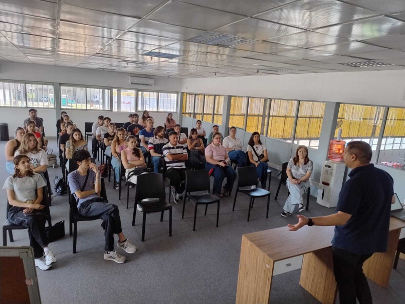 imagen Estudiantes de Logística realizaron su viaje de estudios a Buenos Aires