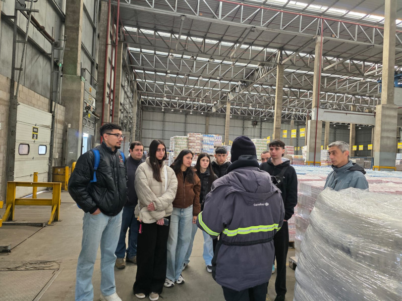 imagen Estudiantes de la Licenciatura en Logística realizaron su viaje de estudio a Buenos Aires