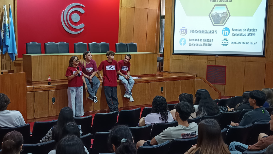 imagen La facultad recibió a sus nuevos estudiantes en las jornadas de Introducción a la Vida Universitaria