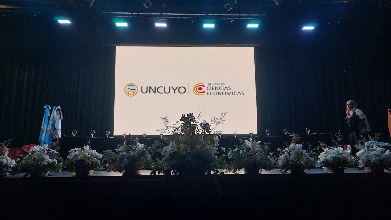 imagen Nuestra facultad celebró el Acto de Juramento y Colación de grado 2022/2023 en el Auditorio Ángel Bustelo