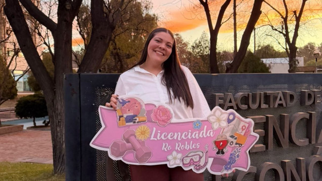 imagen La Facultad celebra a sus nuevos egresados/as