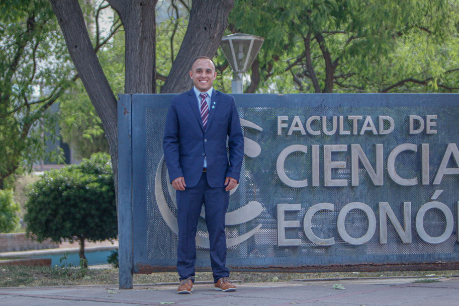 imagen La Facultad celebra a sus nuevos egresados/as