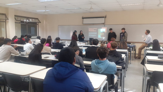imagen Estudiantes de la Delegación San Rafael presentaron sus trabajos acompañados de los propietarios de Nández Alfajores