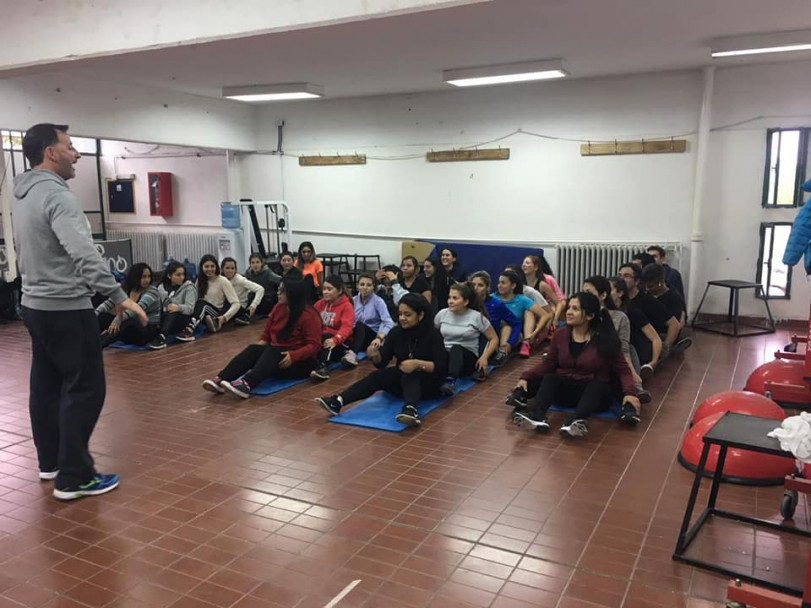 imagen Más de 600 estudiantes de la FCE participan del programa de Actividad Física Saludable