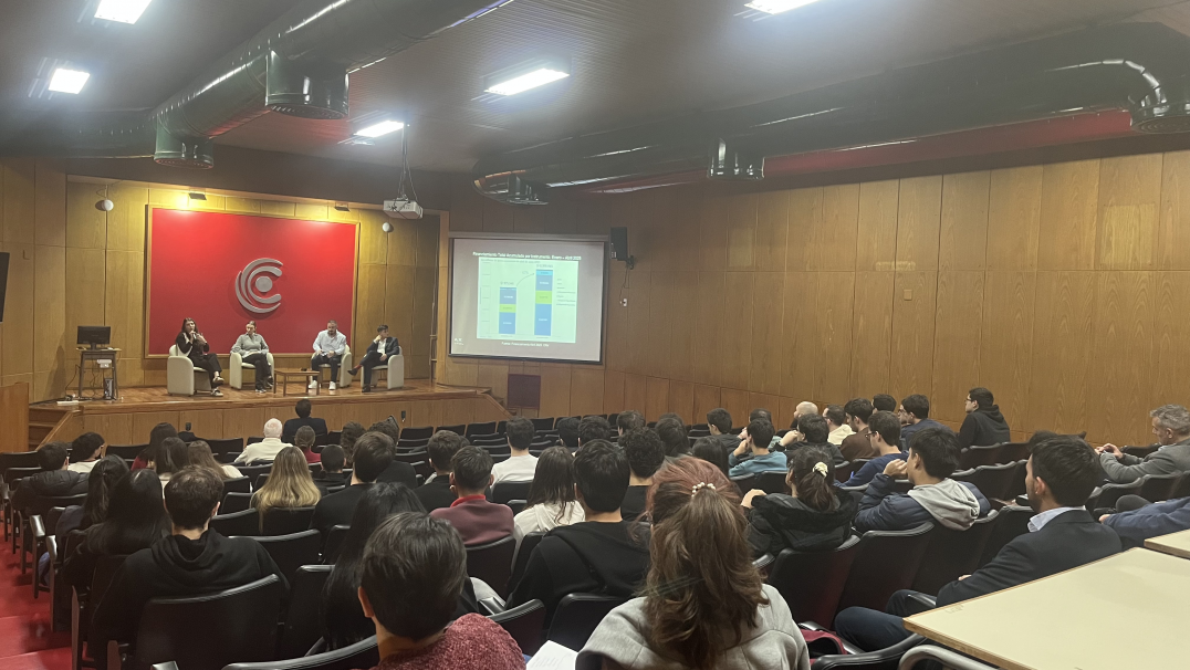 imagen Workshop sobre Inversiones y Financiamiento: destacados referentes compartieron su experiencia en la FCE