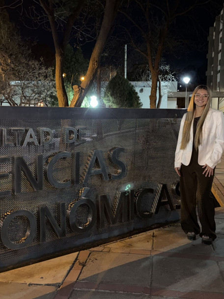 imagen La Facultad celebra a sus nuevos egresados/as