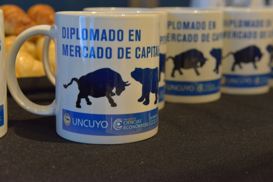 imagen Reconocimiento al Diplomado en Mercado de Capitales por su aporte a la educación financiera