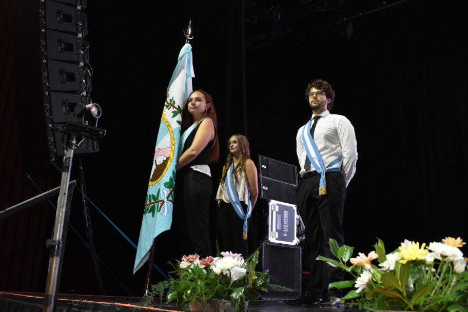 imagen La Facultad celebró a sus nuevos graduados/as en el Acto de Juramento y Colación de Grado 2024-2025