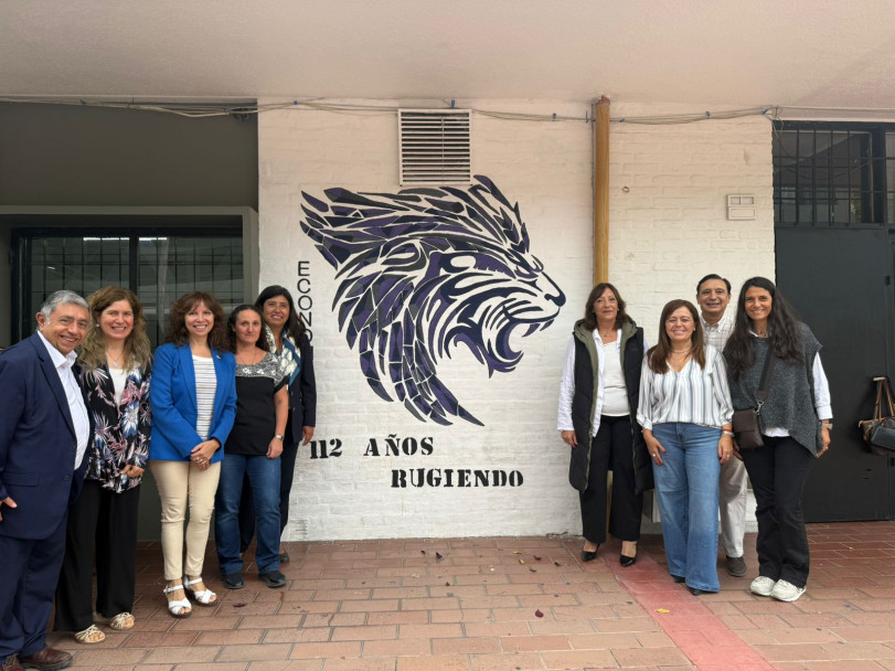 imagen Autoridades de la Facultad se reunieron con estudiantes y docentes de la Escuela de comercio Martín Zapata para fortalecer la articulación educativa