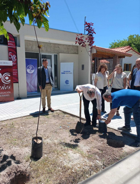 imagen La Sede San Rafael realizó una nueva plantación de árboles por el 50° aniversario