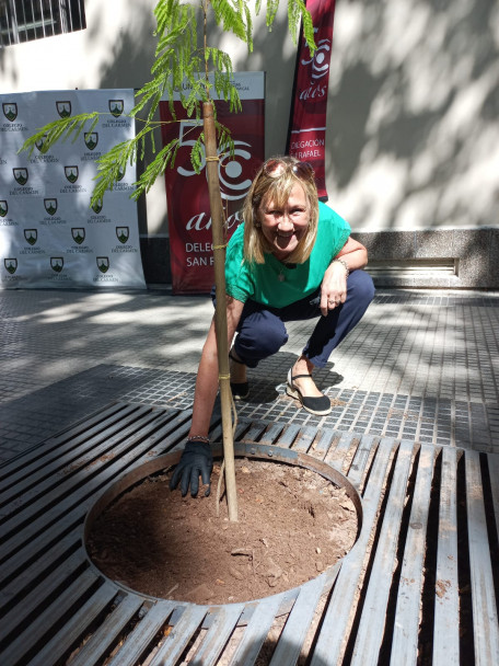 imagen Se plantó el árbol N°18 por parte de la Delegación de San Rafael