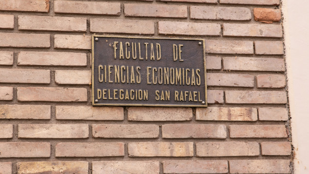 imagen El decano Miguel González Gaviola se reunió con docentes de la Delegación San Rafael