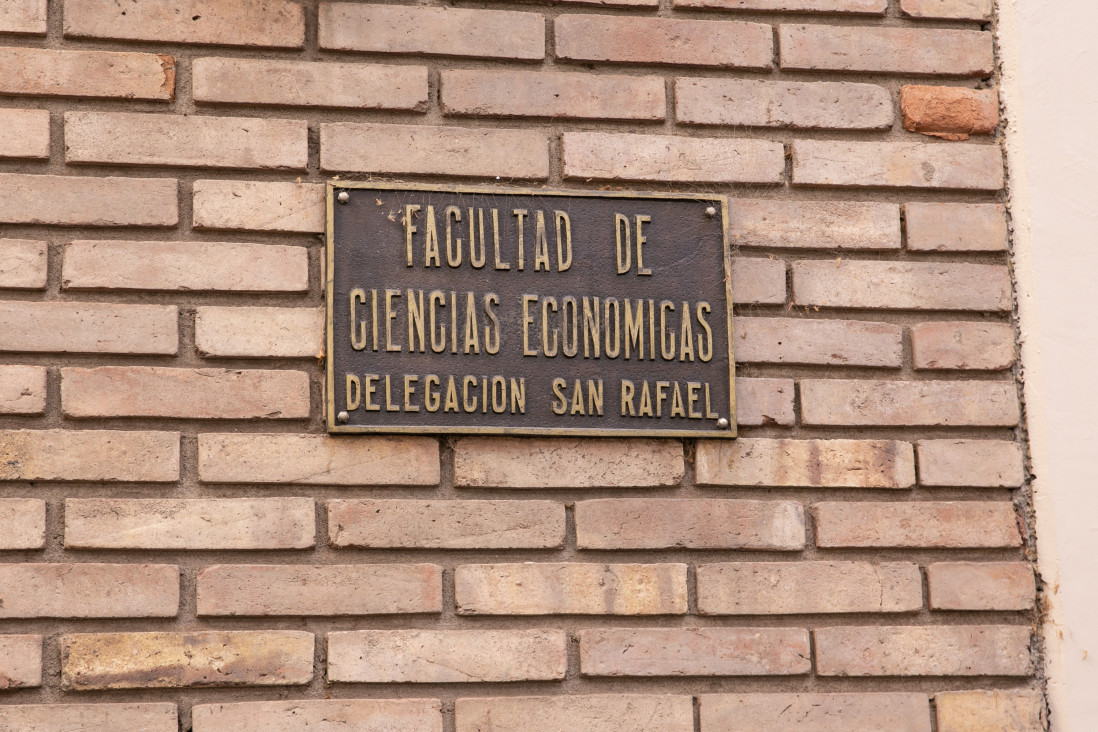 imagen El decano Miguel González Gaviola se reunió con docentes de la Delegación San Rafael