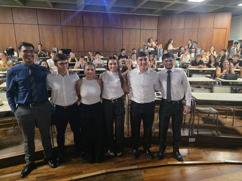 imagen La Facultad celebra a sus nuevos egresados/as