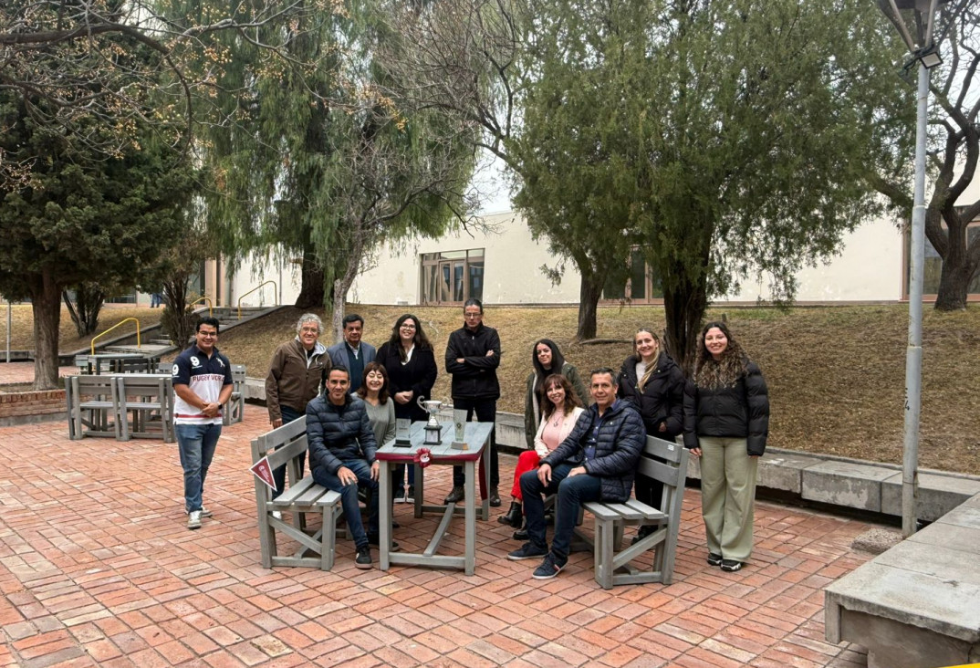 imagen La Facultad suma nuevas mesas y sillas gracias al premio de las Olimpiadas Interfacultades 2025