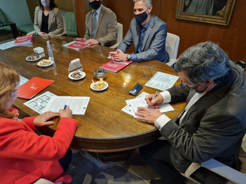 imagen La Facultad de Ciencias Económicas y el Tribunal de Cuentas de Mendoza firmaron un convenio de cooperación