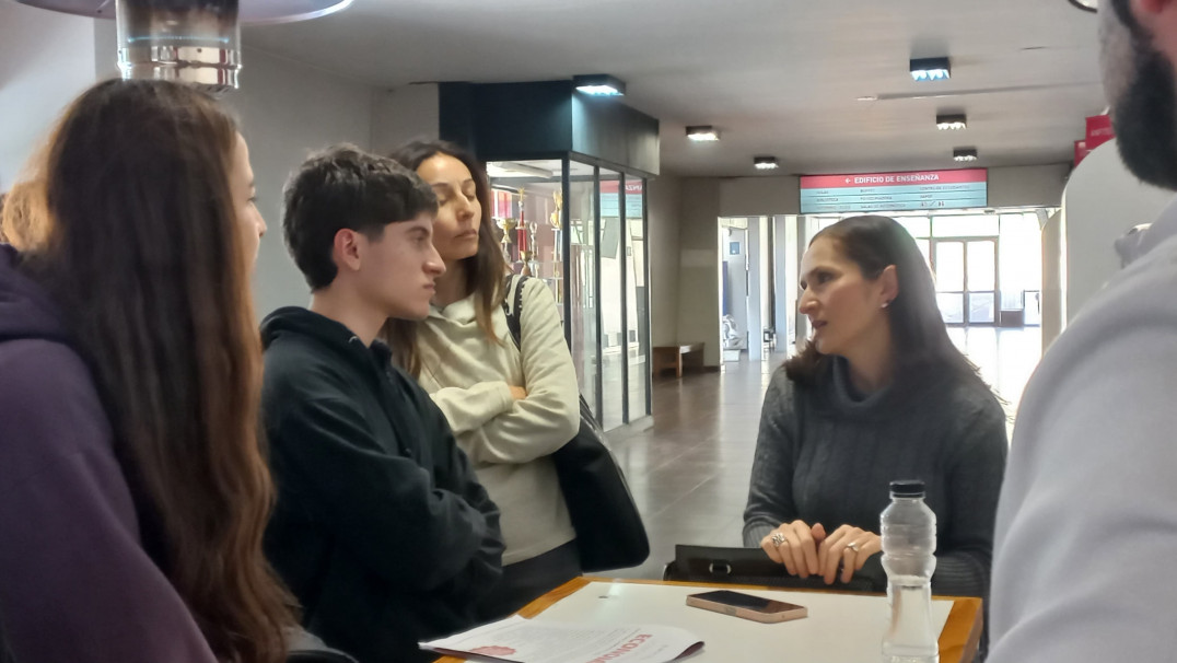 imagen Con una gran concurrencia de jóvenes se realizó la Facultad Abierta en sede central y este